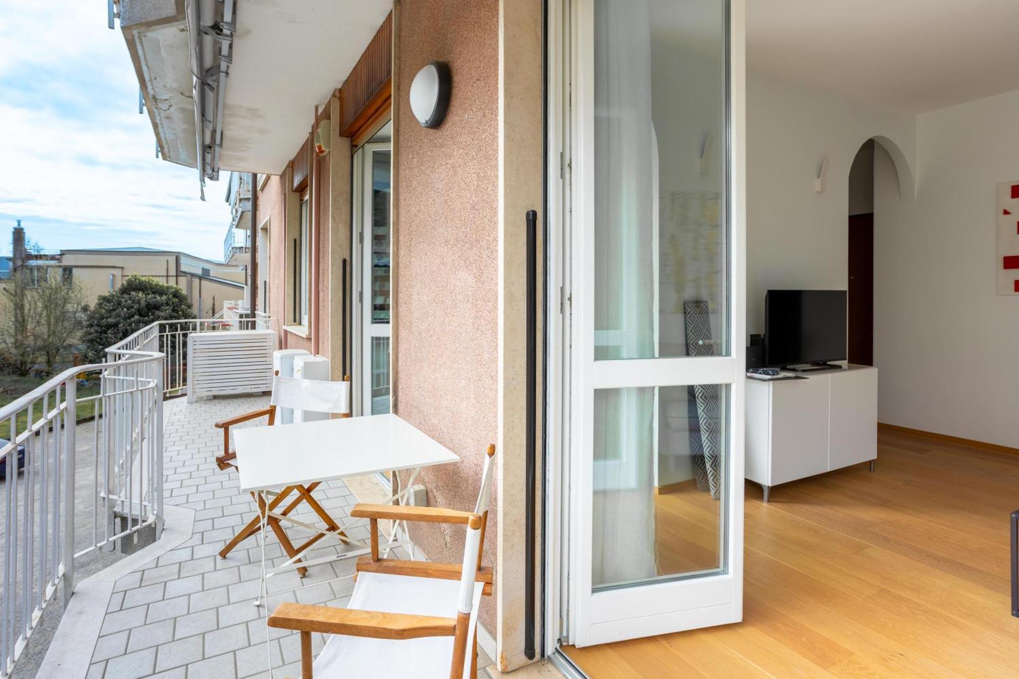 Suite 51 Appartamento Con Terrazzo A 50 Mt Dal Lago - Private Parking (Adults Only) Arona Kültér fotó